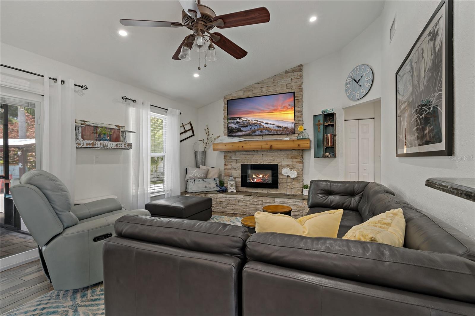 Image 17 of 55 For 808 Rustic Oaks Drive