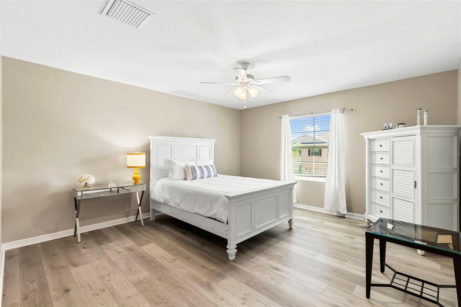 Image 33 of 85 For 3755 Silverlake Way