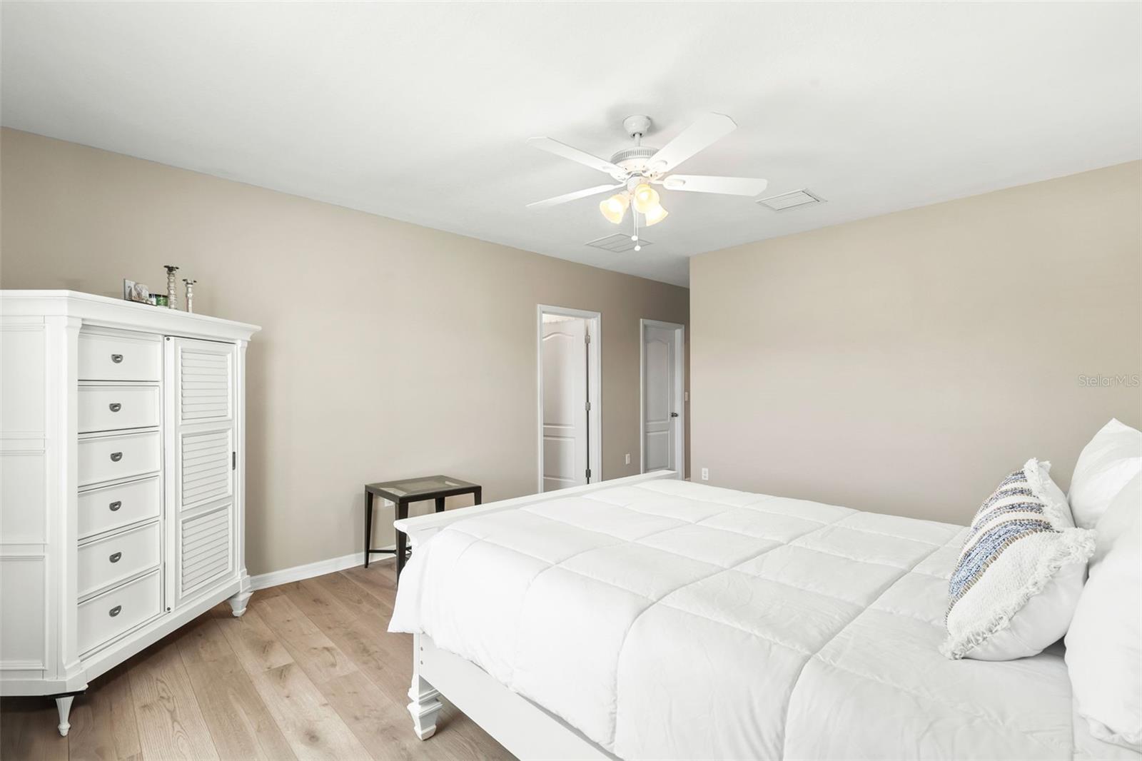 Image 34 of 85 For 3755 Silverlake Way