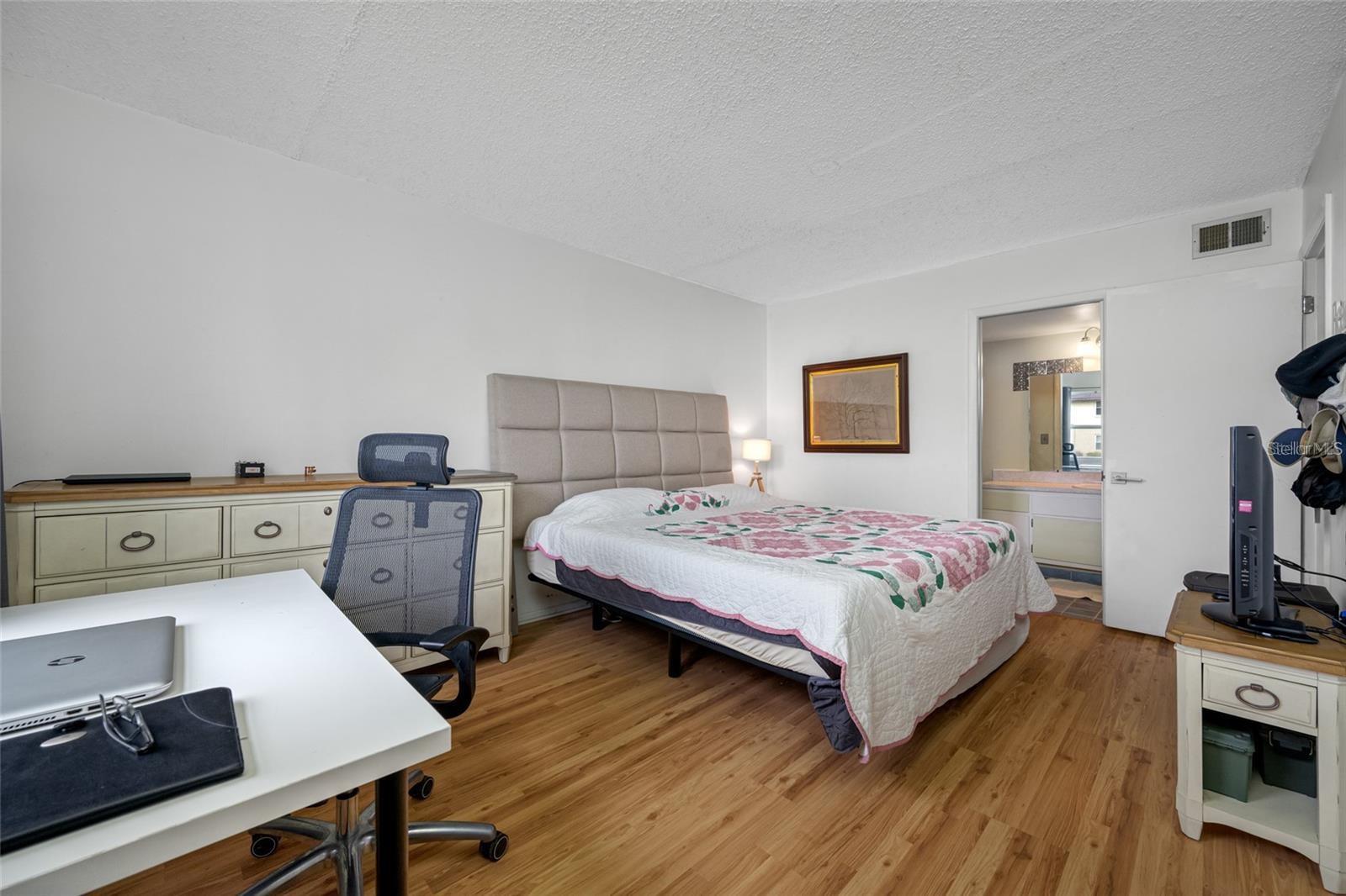 Image 5 of 10 For 1100 Bay Drive 60