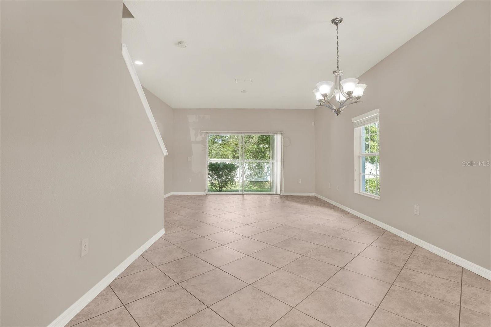 Image 13 of 33 For 31215 Claridge Place