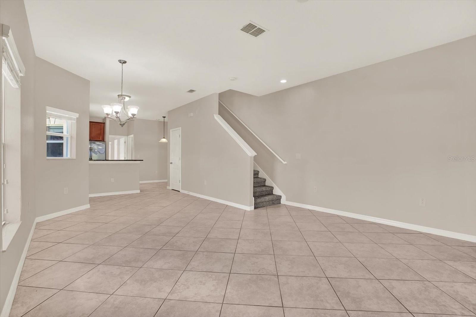Image 14 of 33 For 31215 Claridge Place