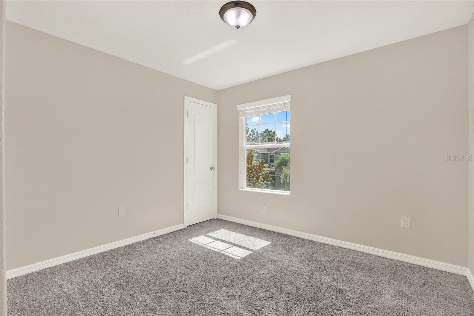 Image 18 of 33 For 31215 Claridge Place
