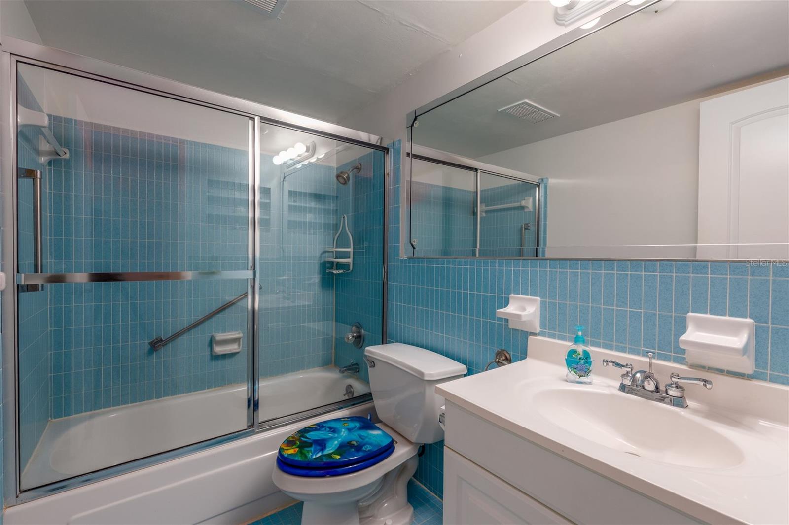 Image 21 of 48 For 1893 Shore Drive S 203
