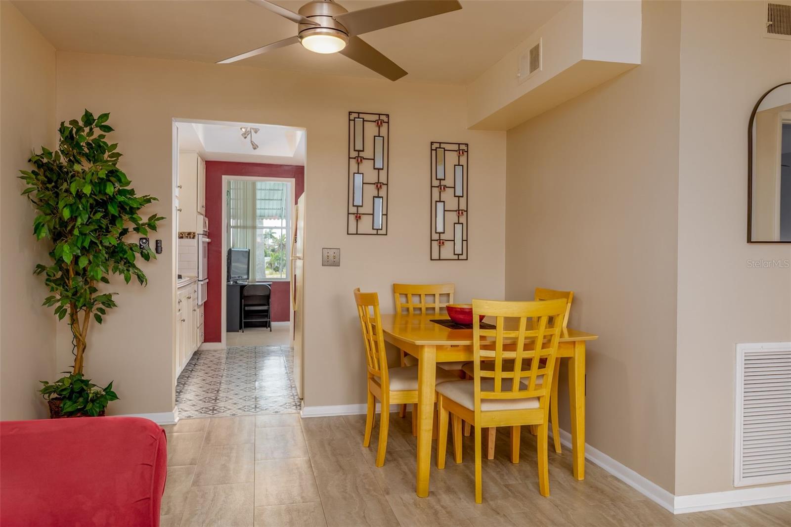 Image 8 of 48 For 1893 Shore Drive S 203