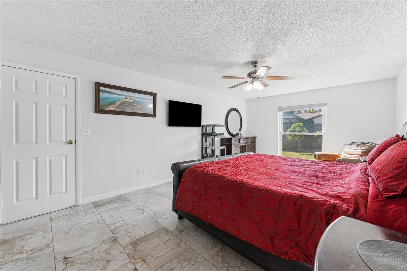 Image 15 of 39 For 5816 Silver Moon Avenue