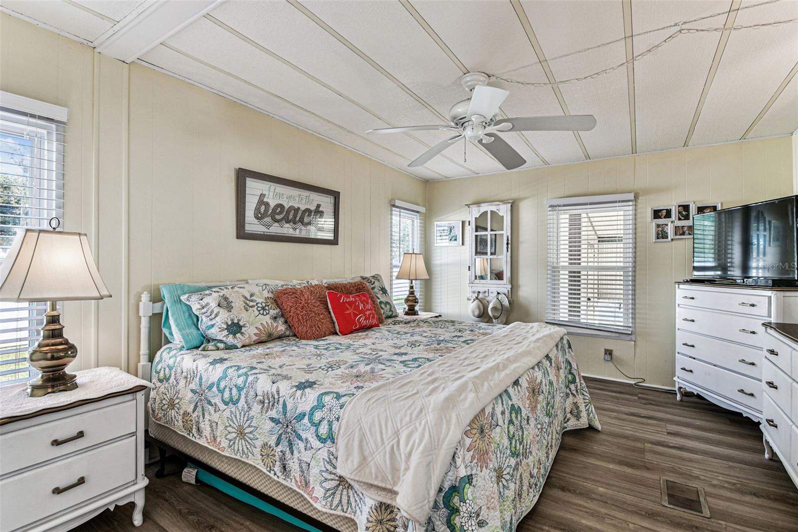 Image 32 of 77 For 12501 Ulmerton Road 71