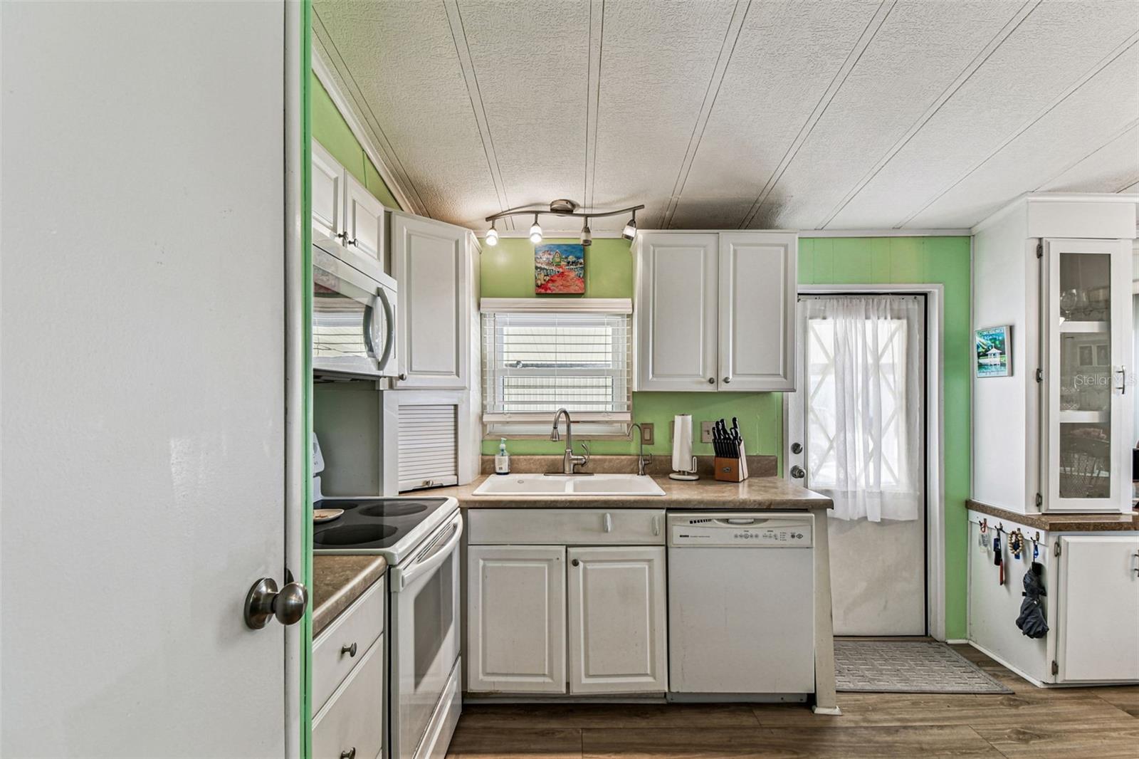 Image 8 of 77 For 12501 Ulmerton Road 71
