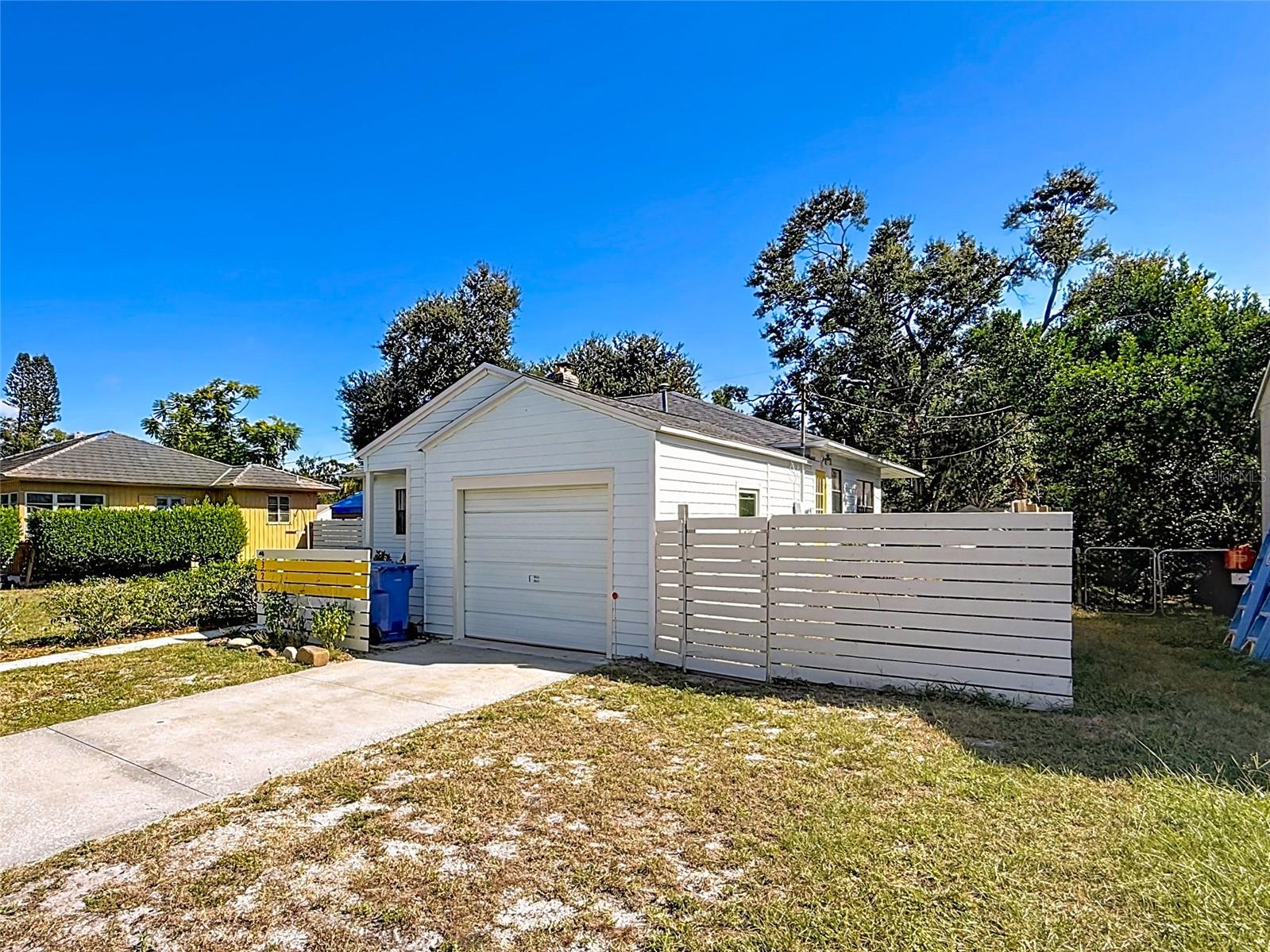 Image 11 of 65 For 320 Kingston Street S