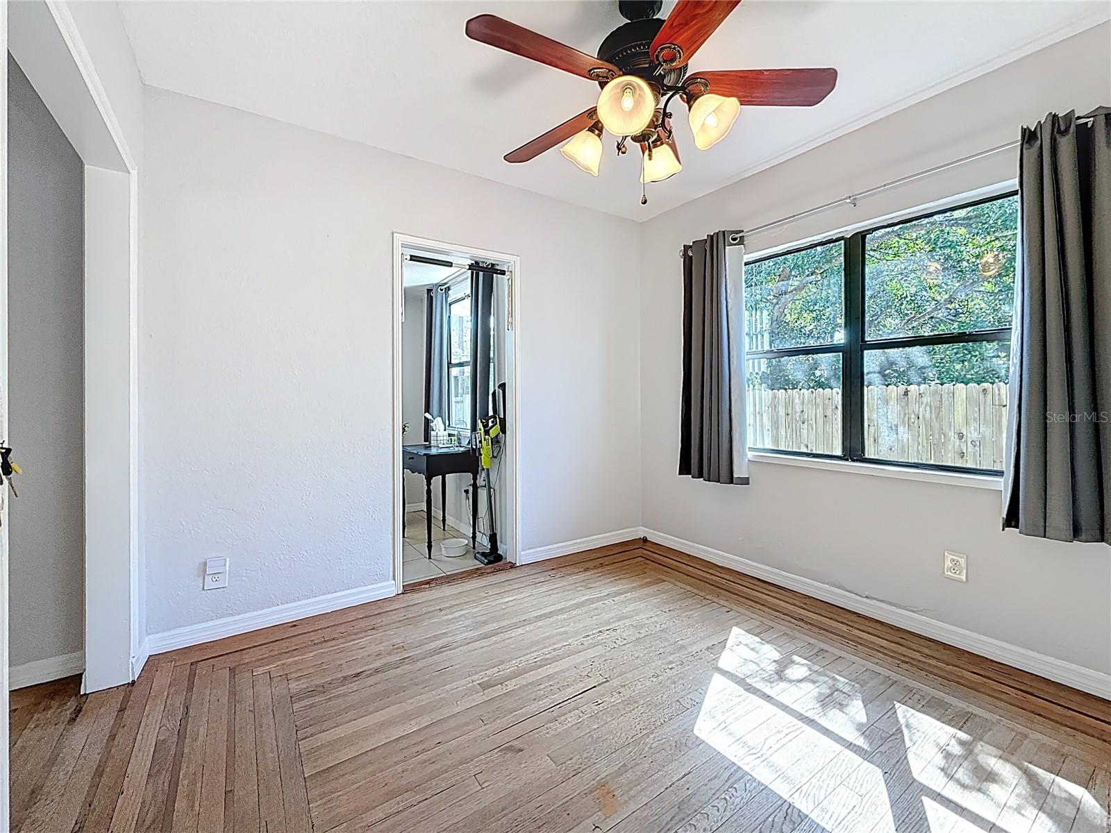 Image 25 of 65 For 320 Kingston Street S