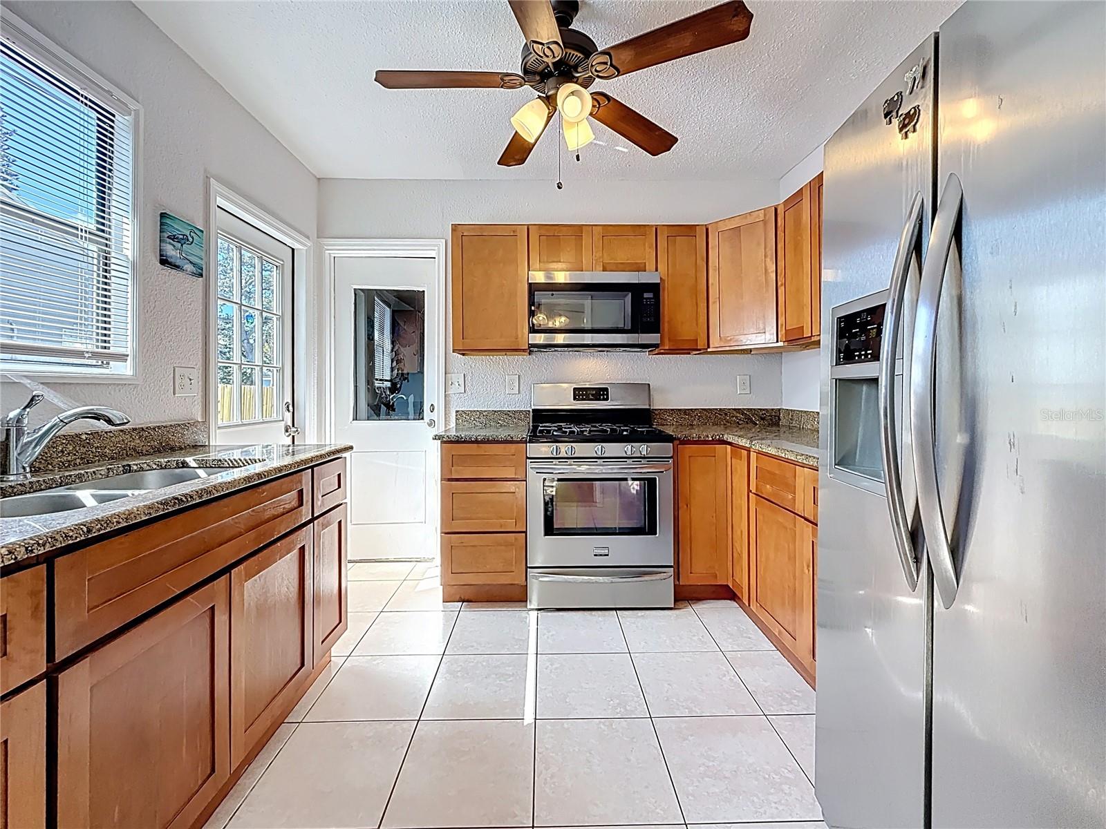 Image 26 of 65 For 320 Kingston Street S