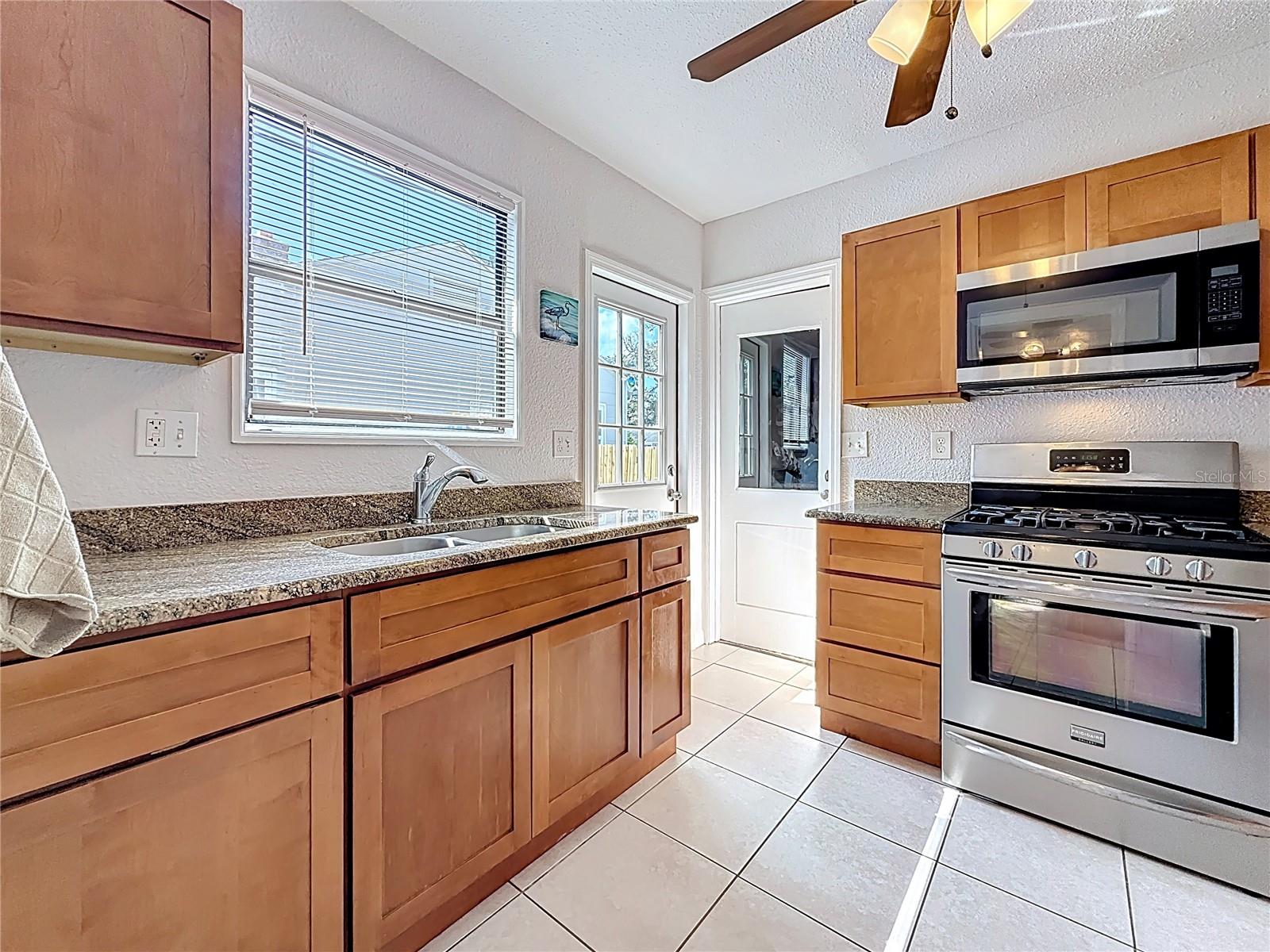 Image 28 of 65 For 320 Kingston Street S