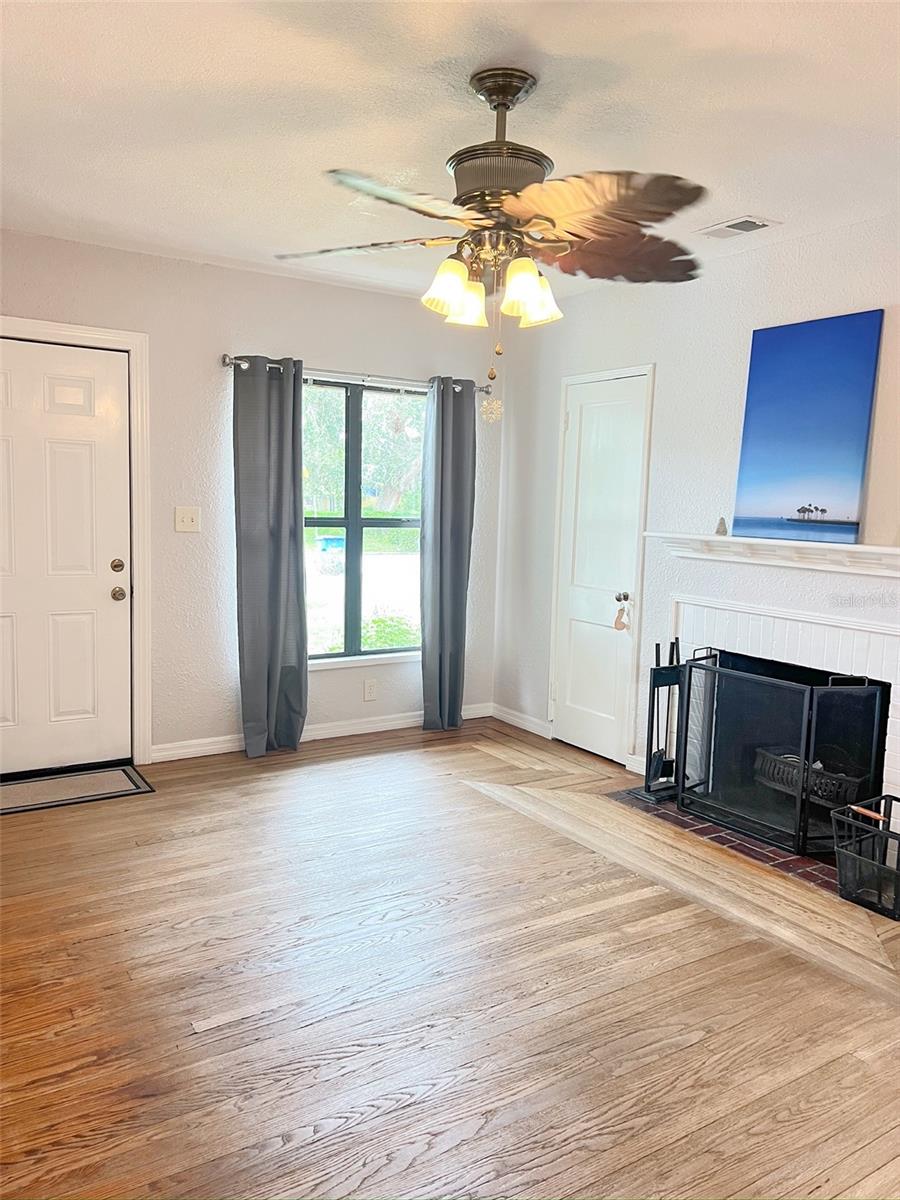 Image 3 of 65 For 320 Kingston Street S