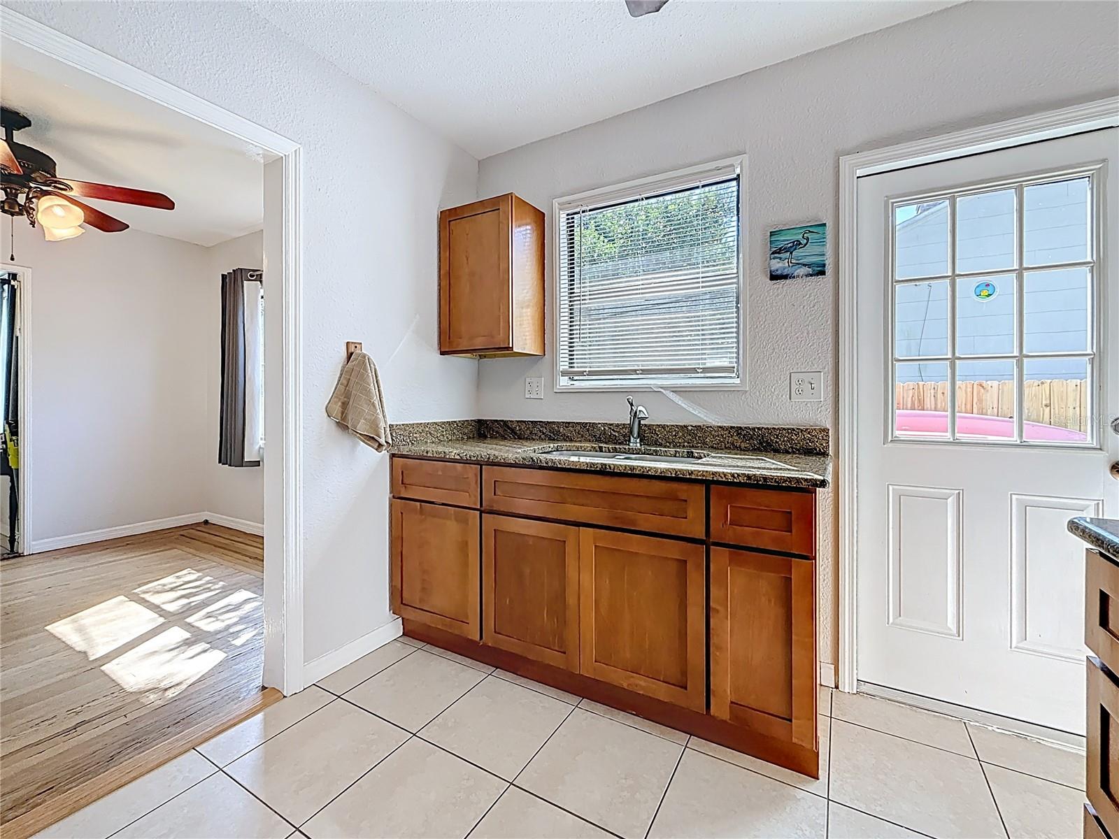 Image 30 of 65 For 320 Kingston Street S