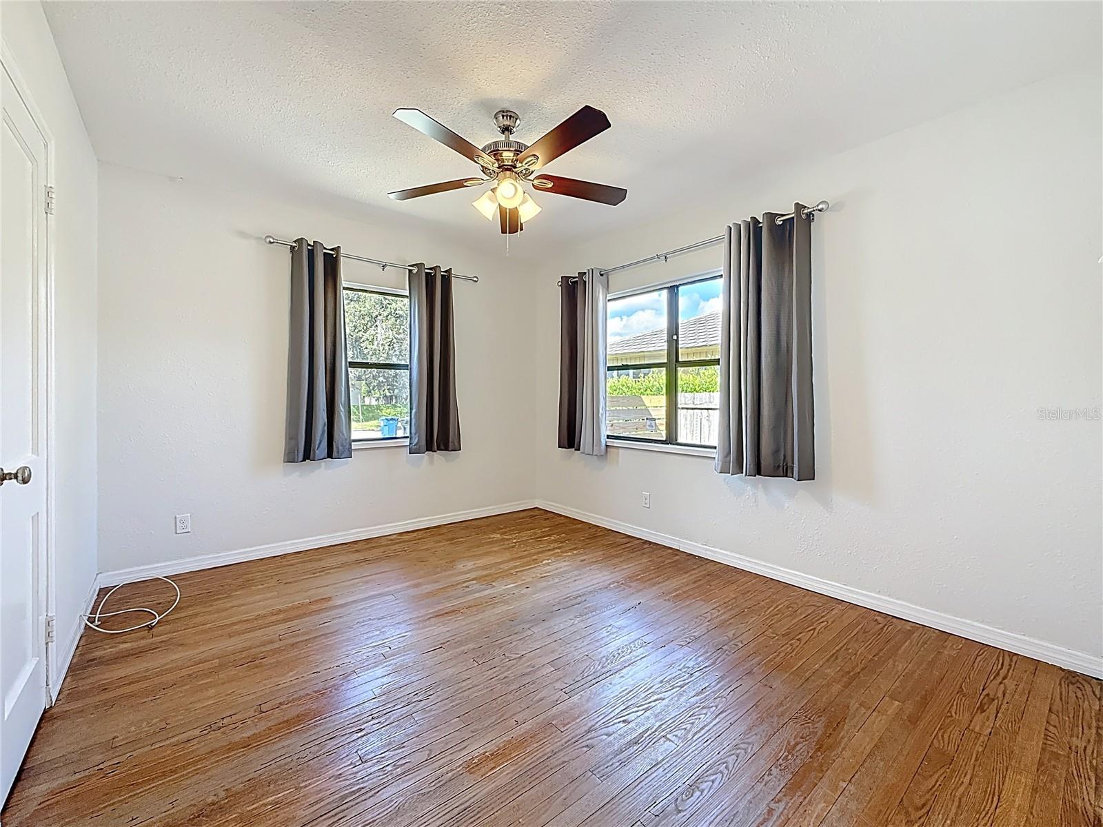 Image 33 of 65 For 320 Kingston Street S