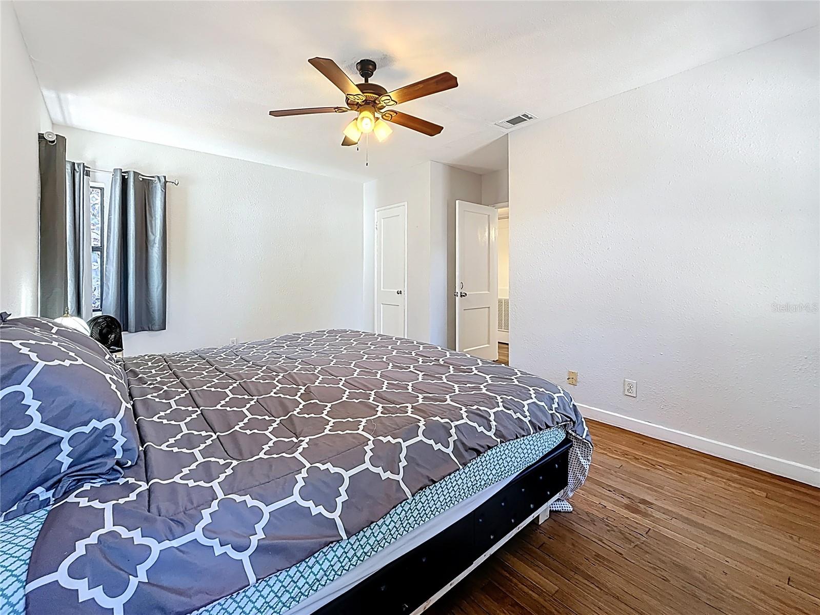 Image 39 of 65 For 320 Kingston Street S