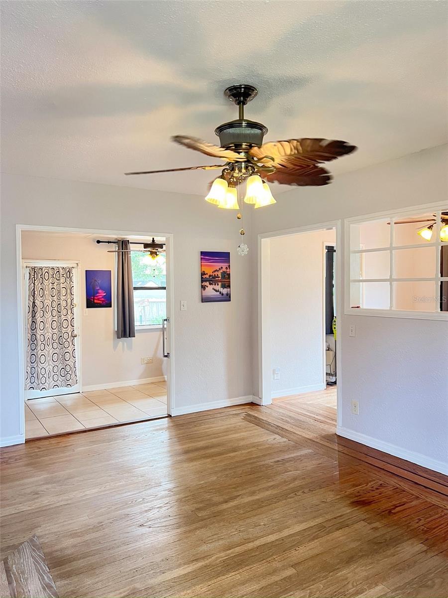 Image 4 of 65 For 320 Kingston Street S