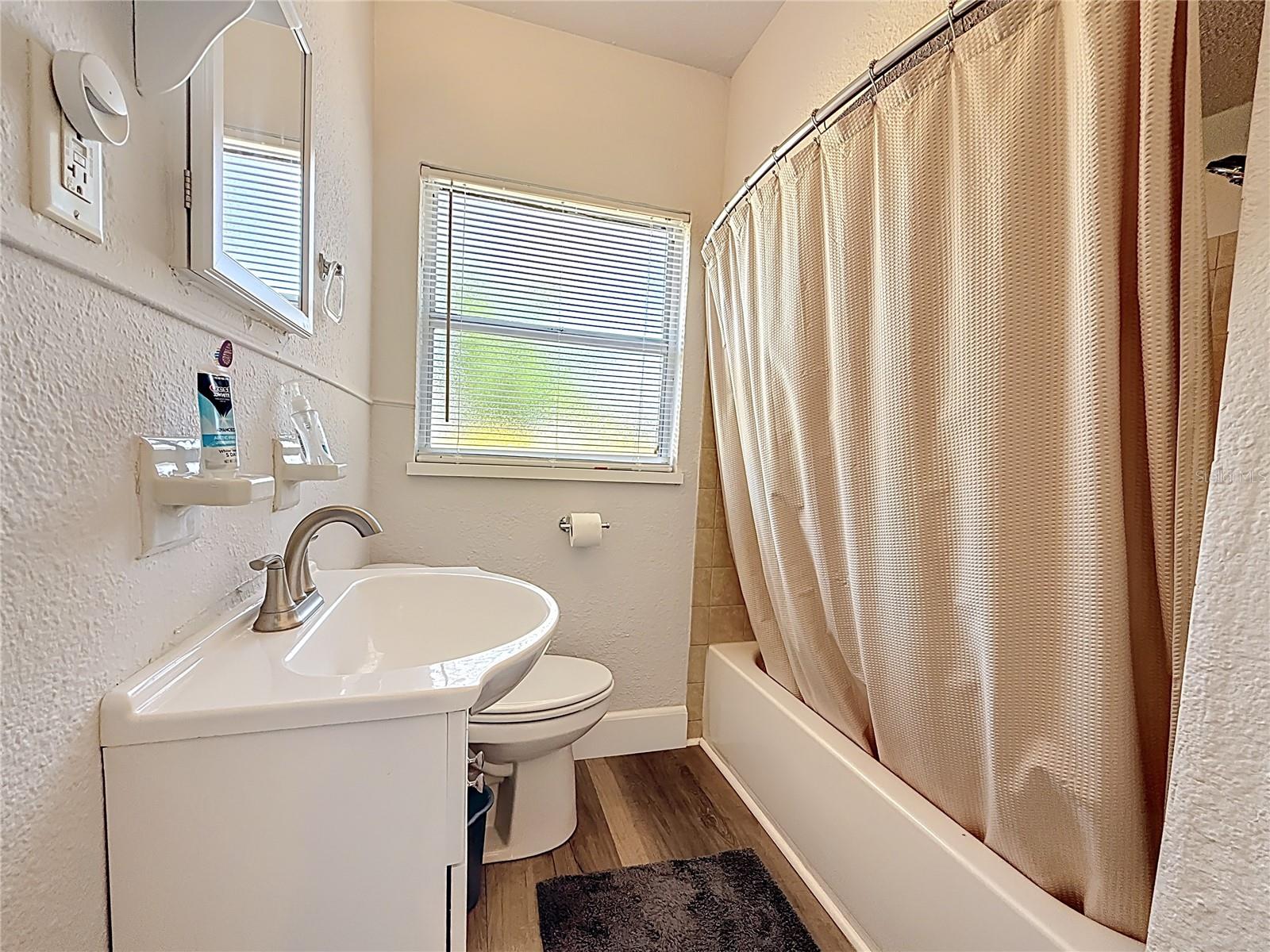 Image 40 of 65 For 320 Kingston Street S