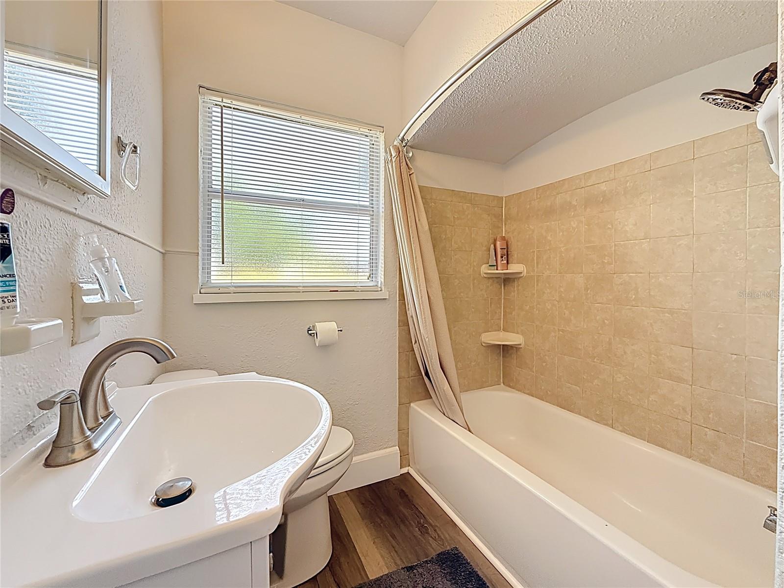 Image 41 of 65 For 320 Kingston Street S