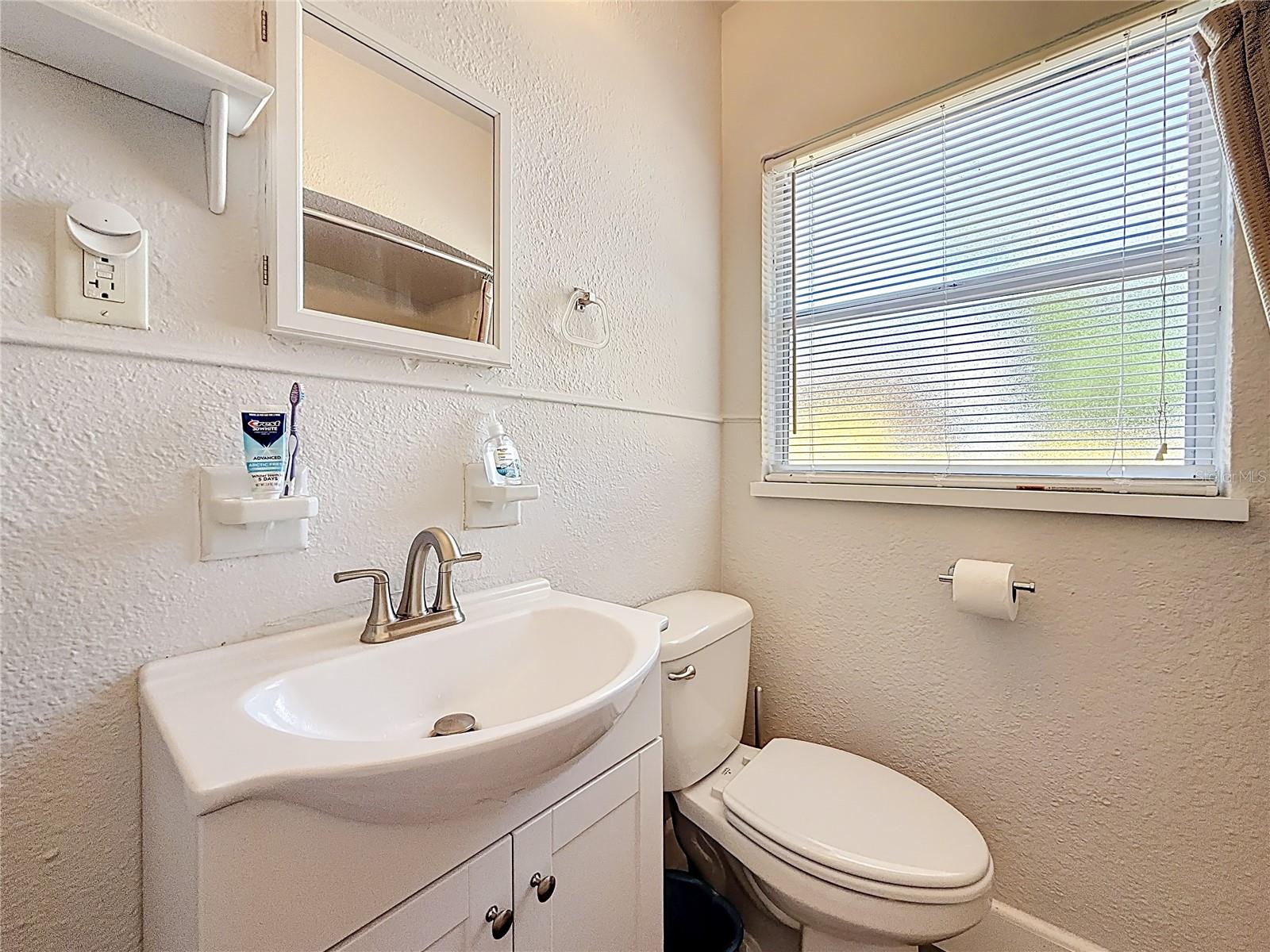 Image 42 of 65 For 320 Kingston Street S