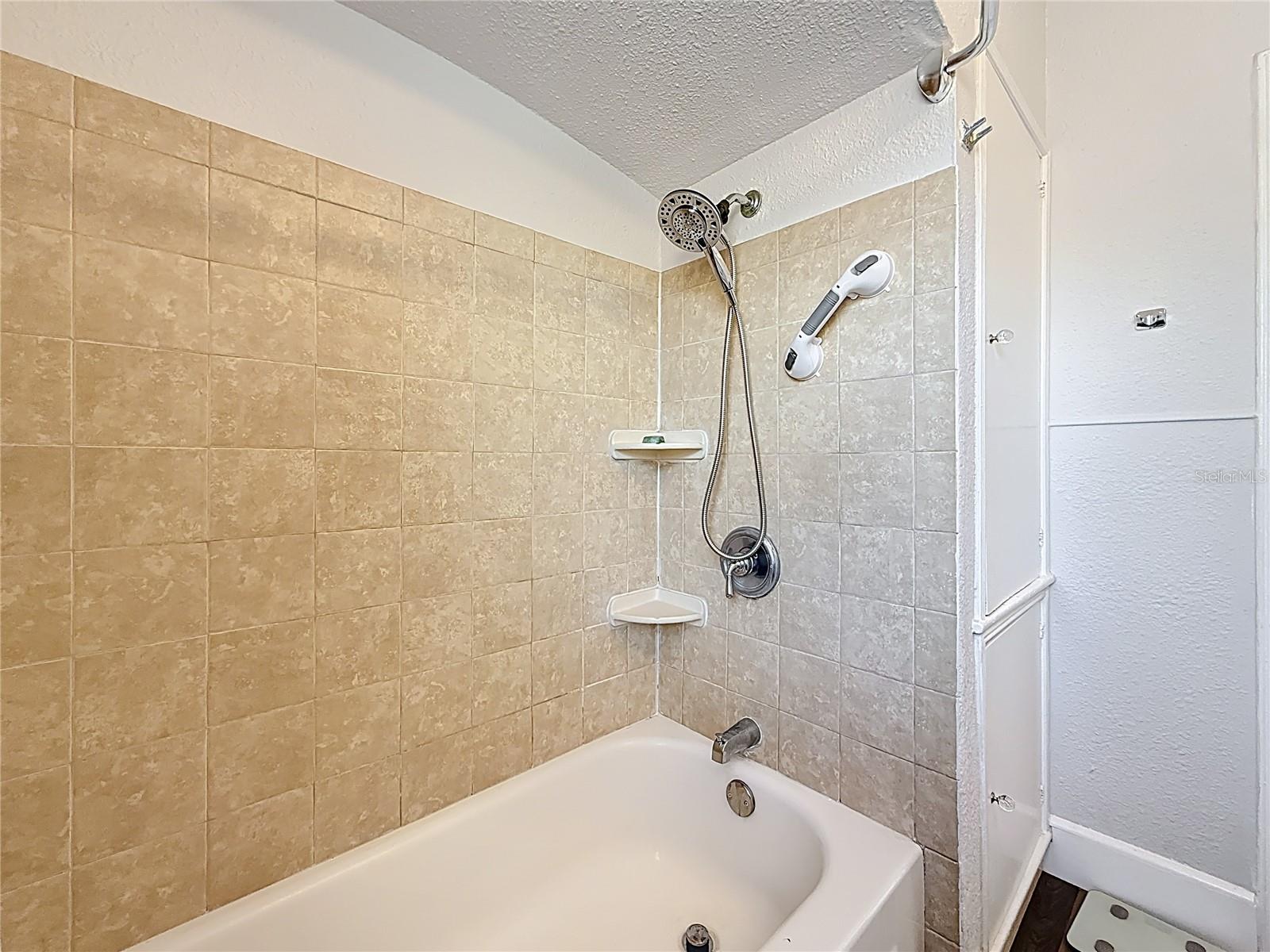 Image 43 of 65 For 320 Kingston Street S