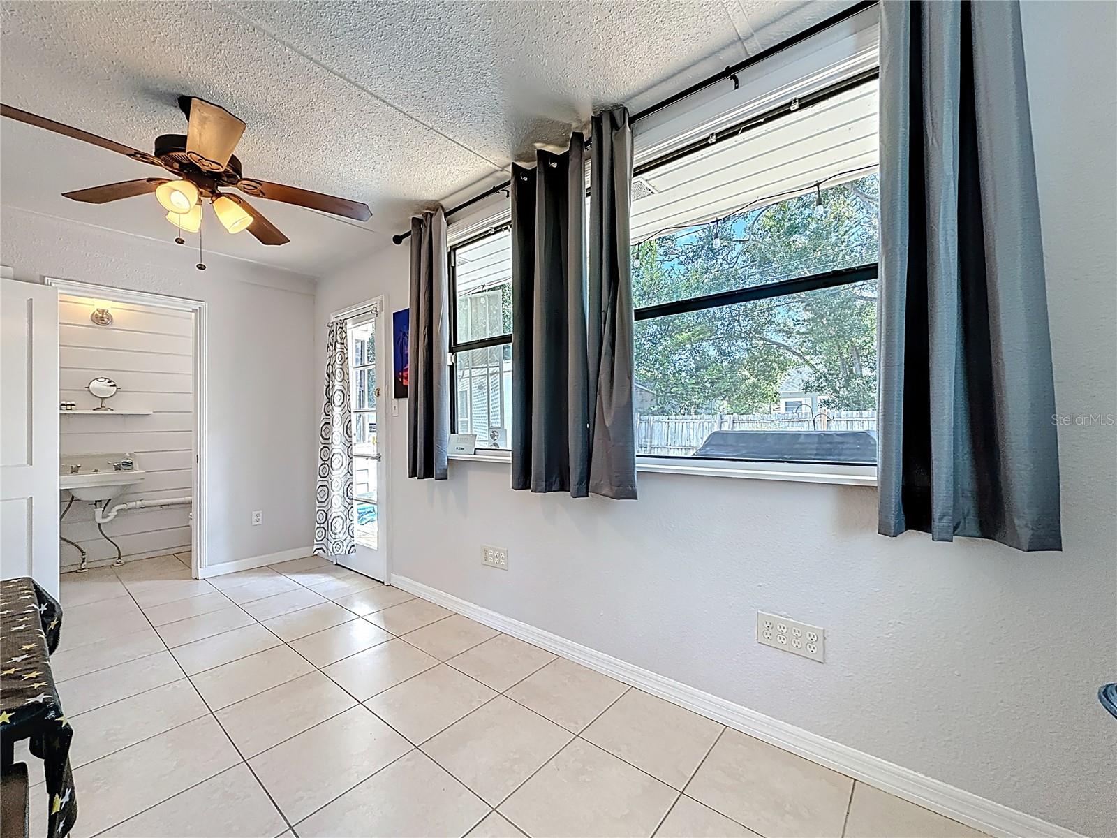 Image 49 of 65 For 320 Kingston Street S