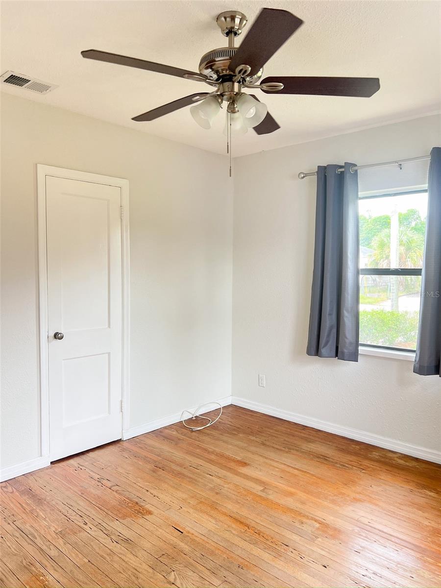 Image 5 of 65 For 320 Kingston Street S