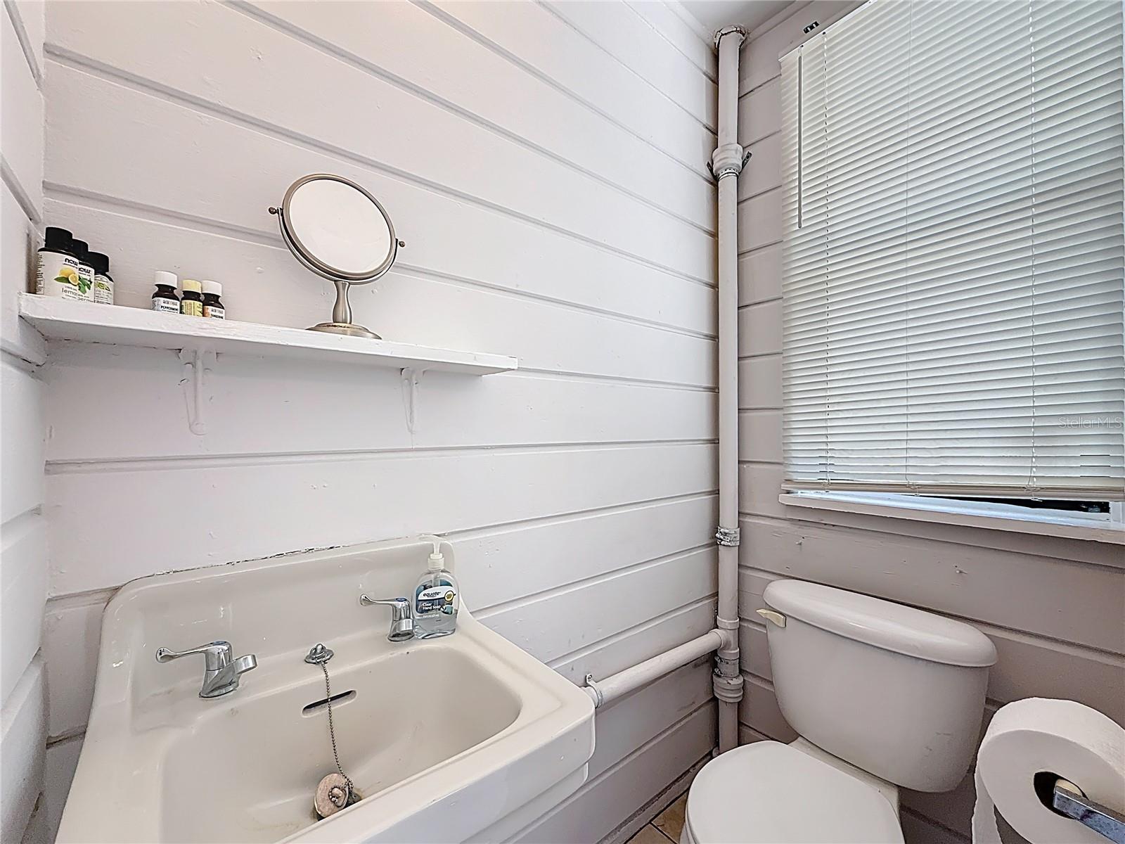 Image 50 of 65 For 320 Kingston Street S