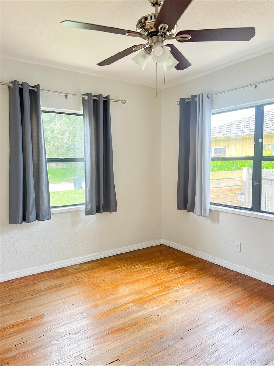 Image 6 of 65 For 320 Kingston Street S