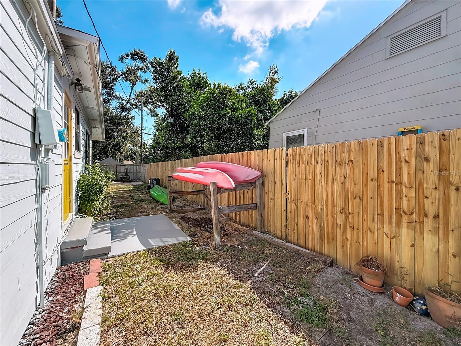 Image 61 of 65 For 320 Kingston Street S