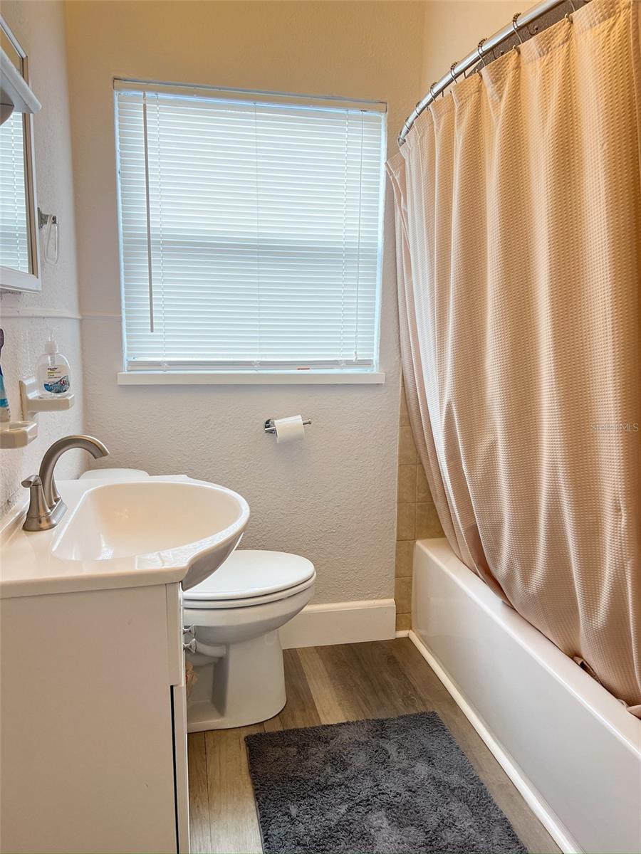 Image 7 of 65 For 320 Kingston Street S