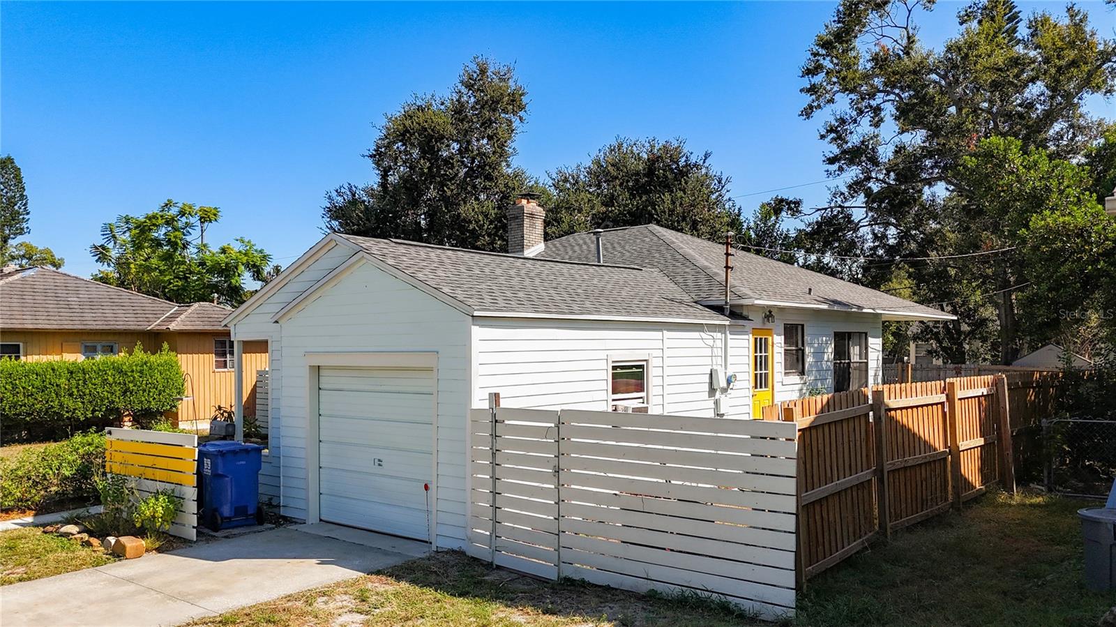 Image 8 of 65 For 320 Kingston Street S