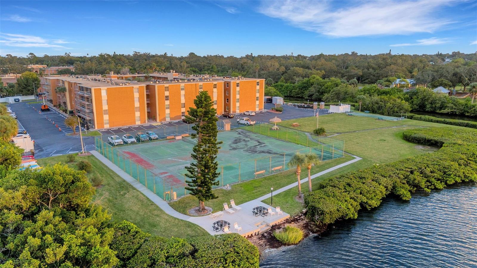 Image 13 of 51 For 12760 Indian Rocks Road 1087