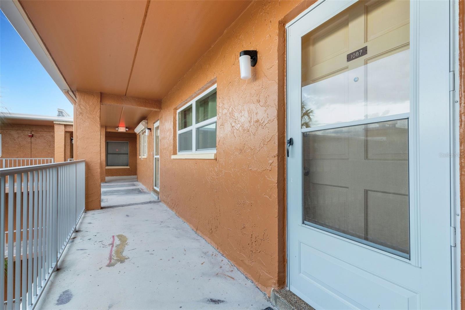 Image 17 of 51 For 12760 Indian Rocks Road 1087