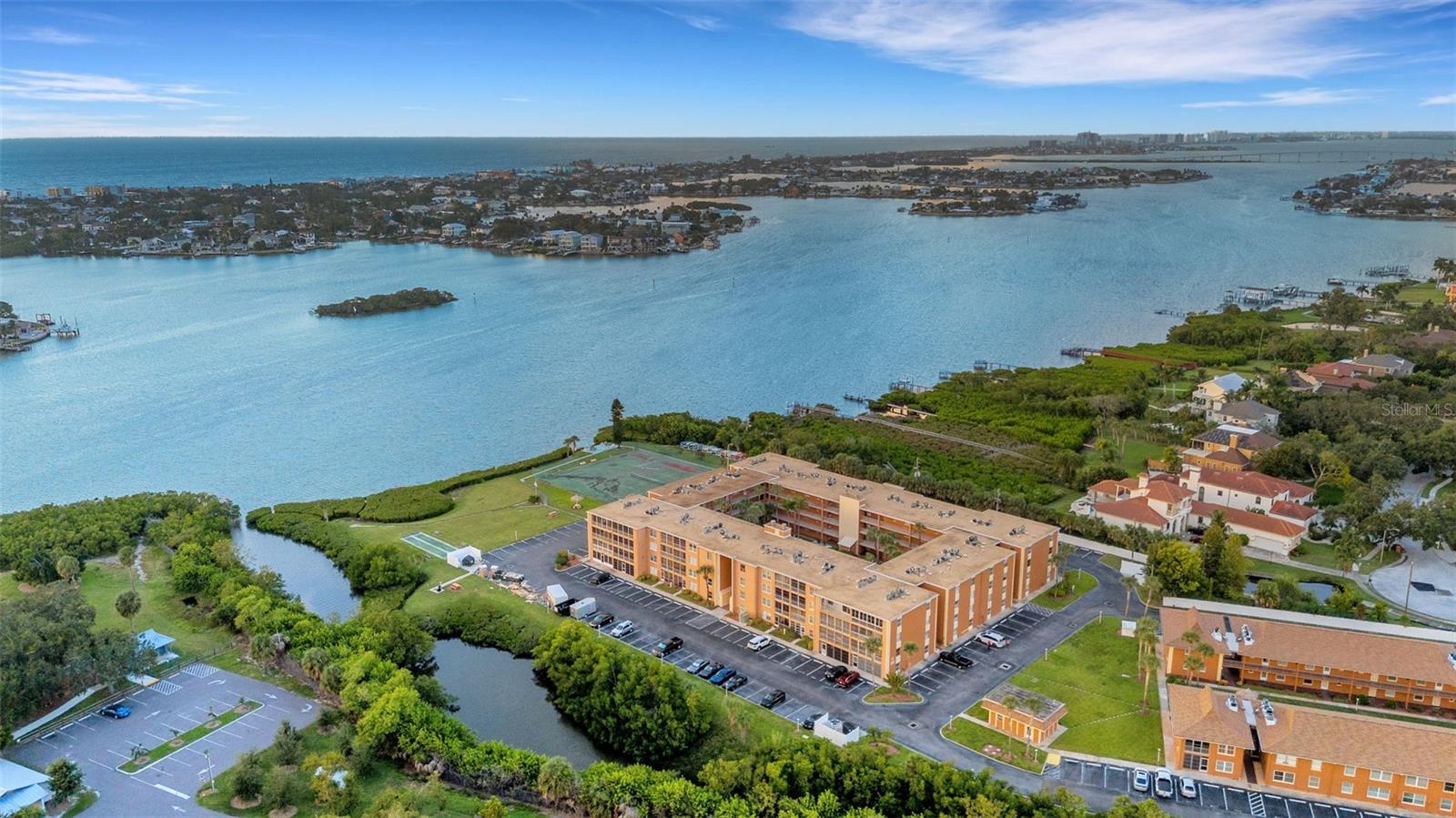 Image 2 of 51 For 12760 Indian Rocks Road 1087