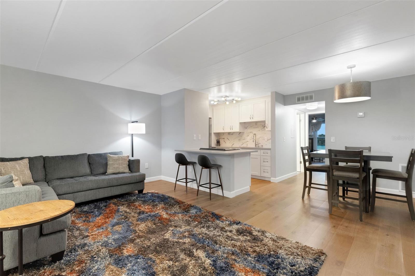 Image 20 of 51 For 12760 Indian Rocks Road 1087