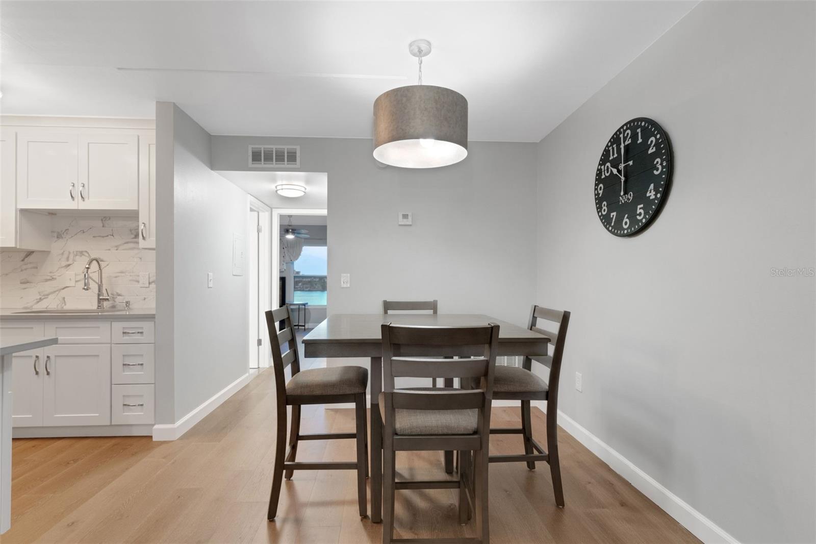 Image 27 of 51 For 12760 Indian Rocks Road 1087