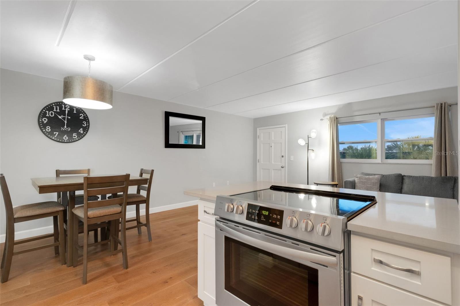 Image 32 of 51 For 12760 Indian Rocks Road 1087