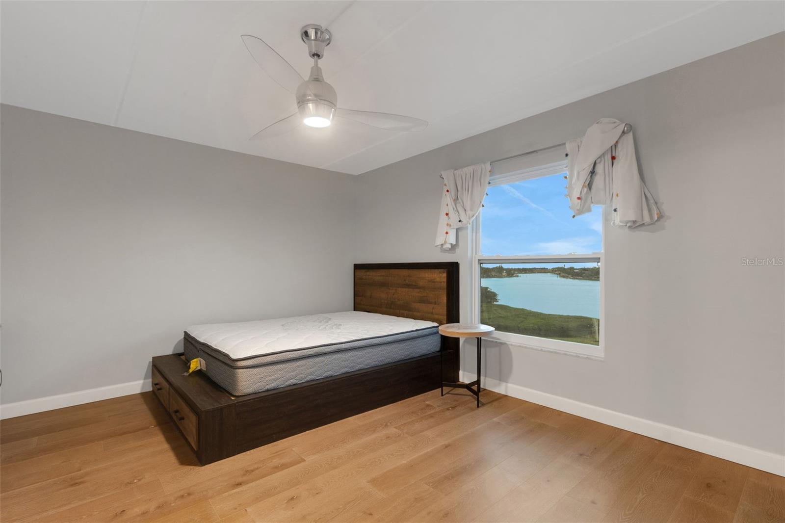 Image 34 of 51 For 12760 Indian Rocks Road 1087