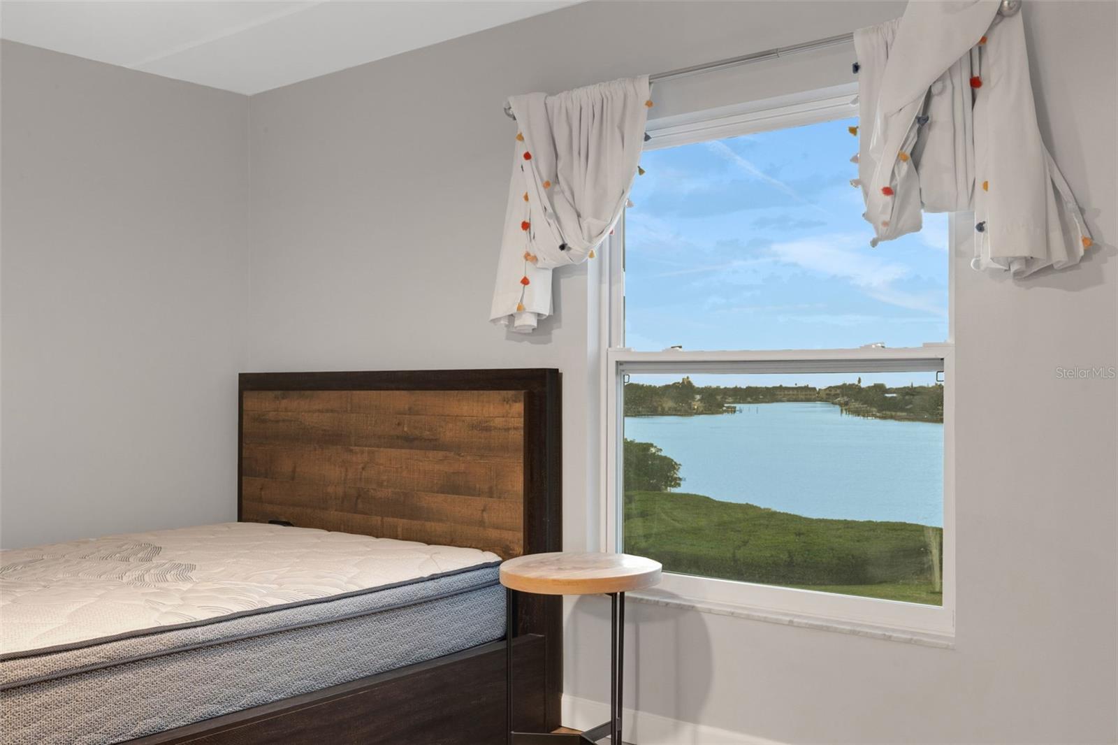 Image 35 of 51 For 12760 Indian Rocks Road 1087