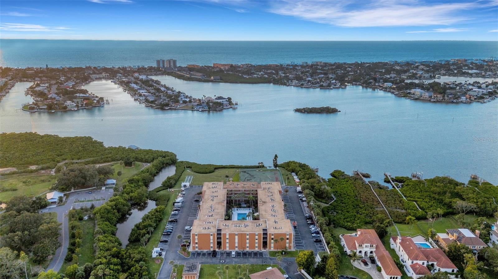 Image 4 of 51 For 12760 Indian Rocks Road 1087