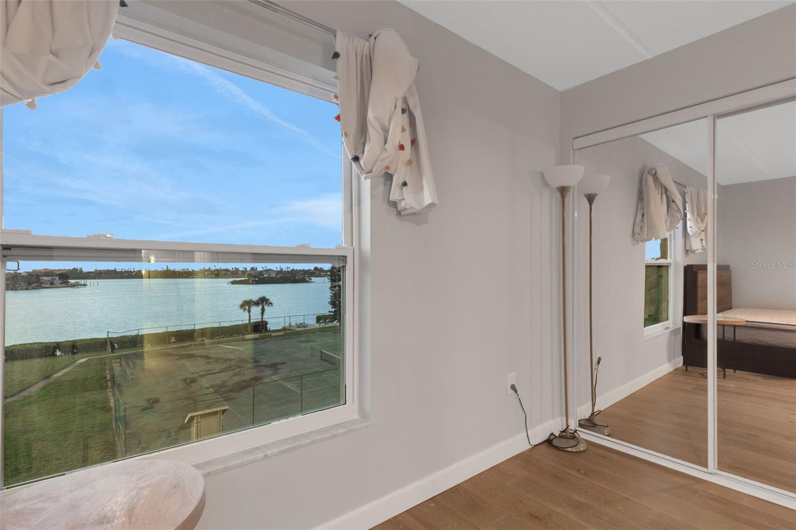 Image 40 of 51 For 12760 Indian Rocks Road 1087