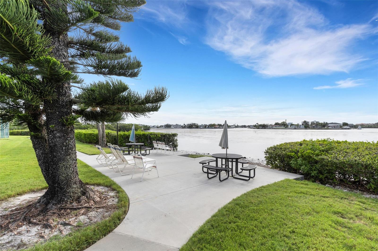 Image 45 of 51 For 12760 Indian Rocks Road 1087