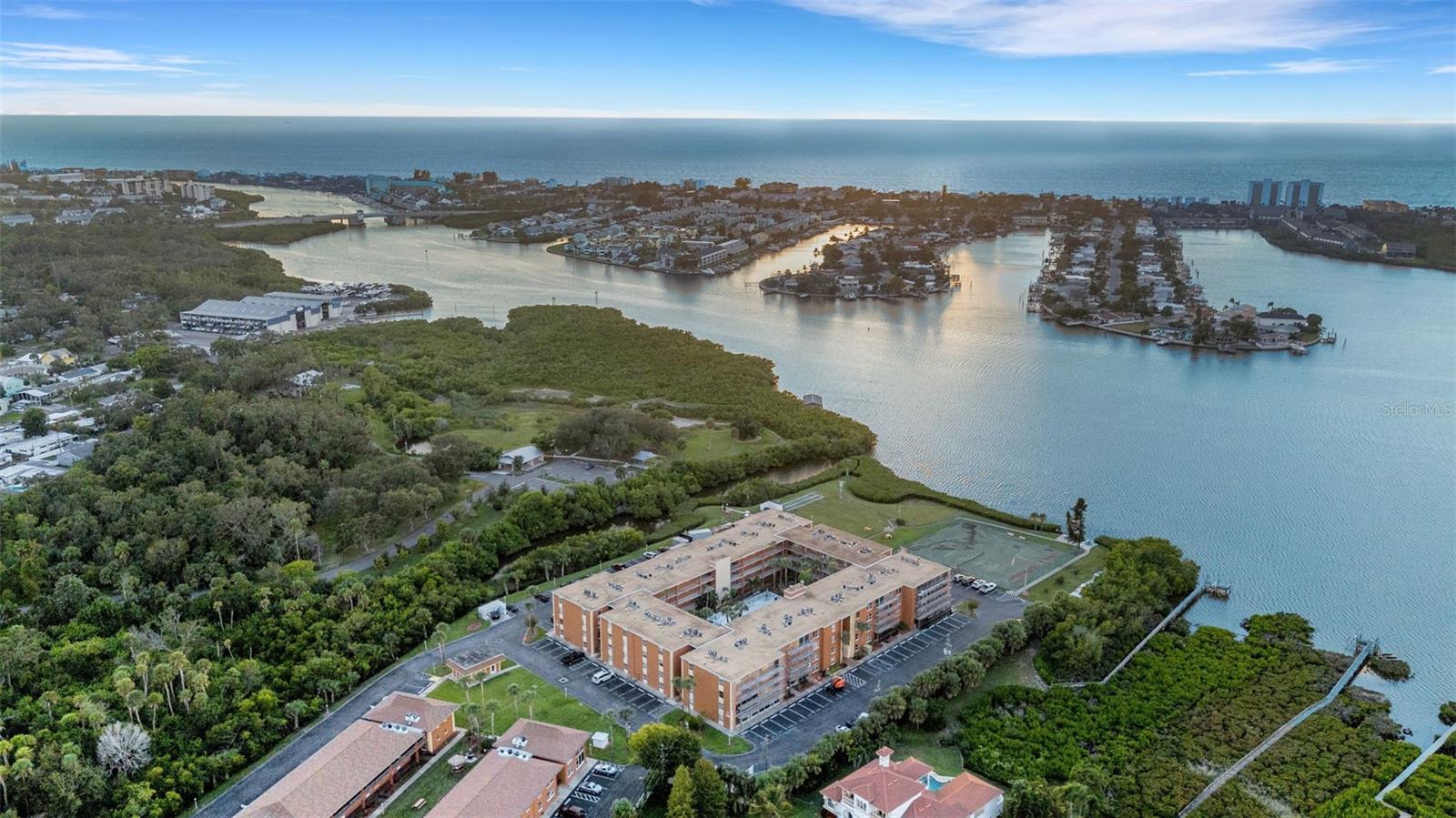 Image 5 of 51 For 12760 Indian Rocks Road 1087