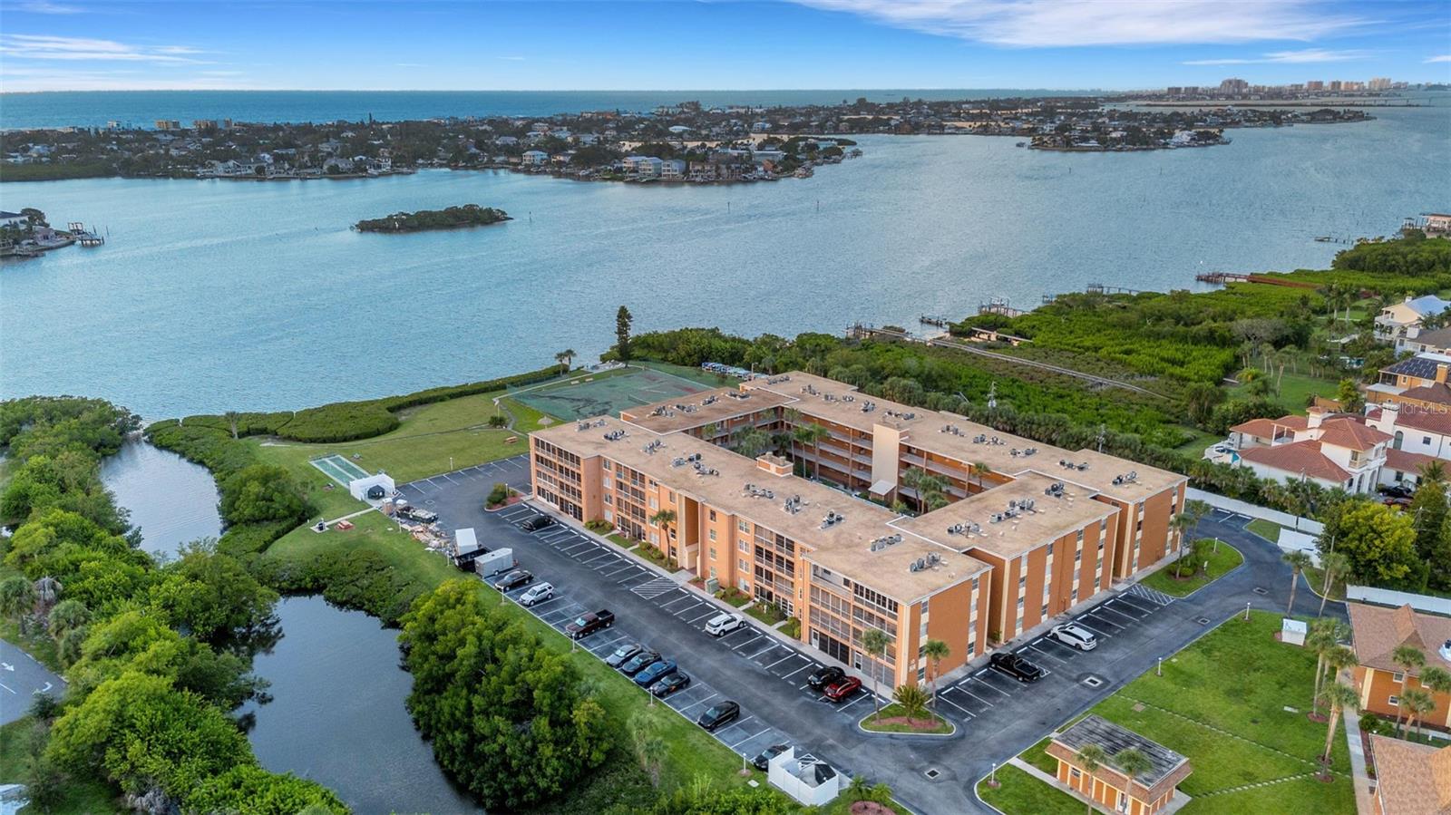 Image 8 of 51 For 12760 Indian Rocks Road 1087