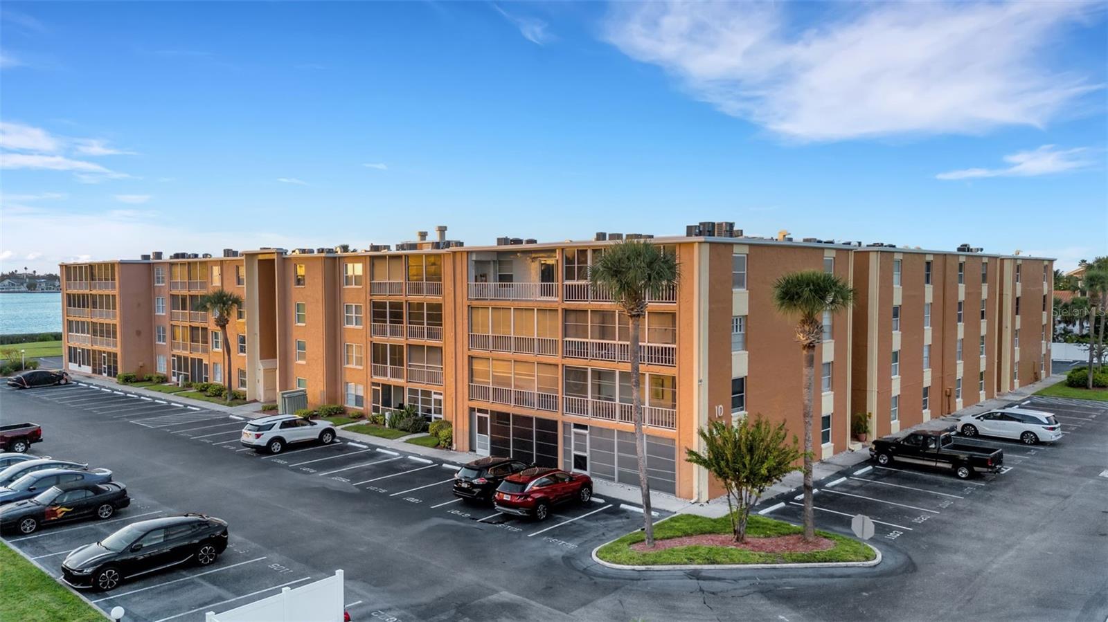 Image 9 of 51 For 12760 Indian Rocks Road 1087