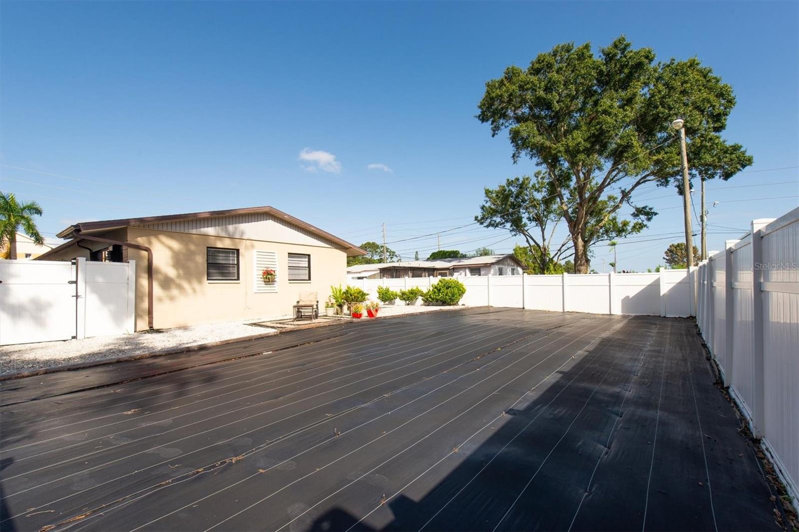 Image 21 of 41 For 7397 34th Street N