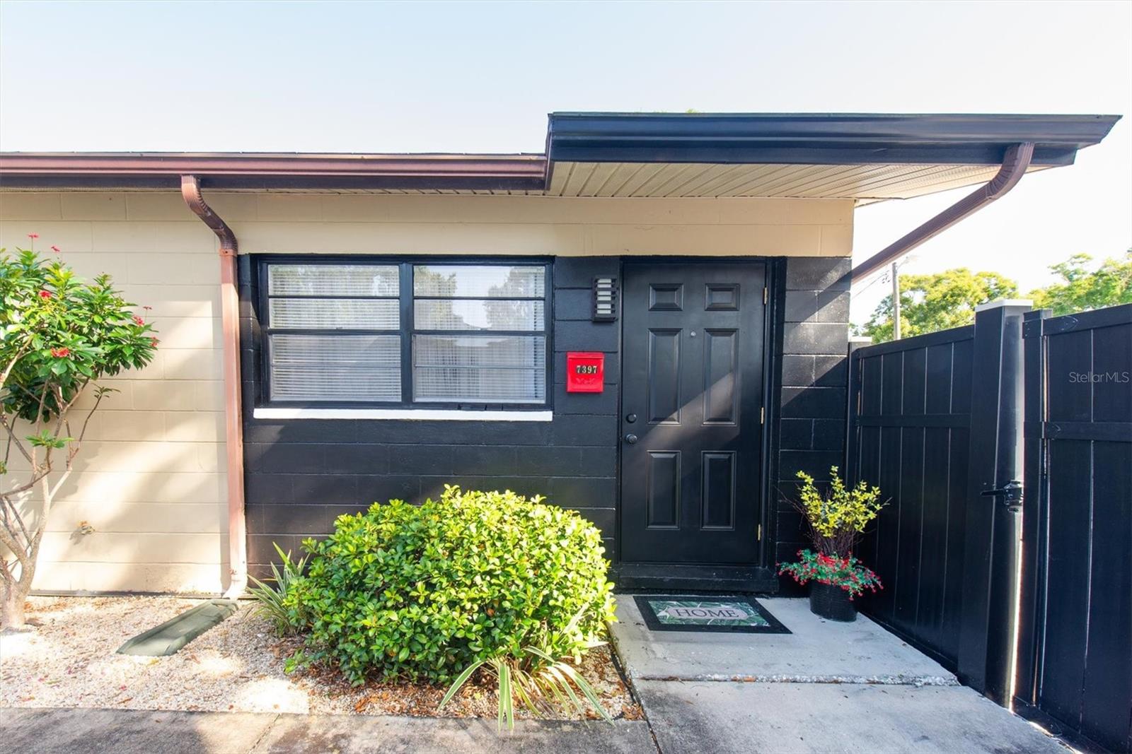 Image 4 of 41 For 7397 34th Street N