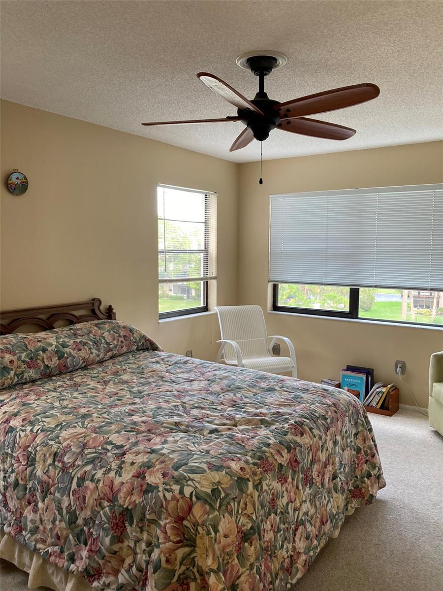 Image 12 of 36 For 5970 80th Street N 412