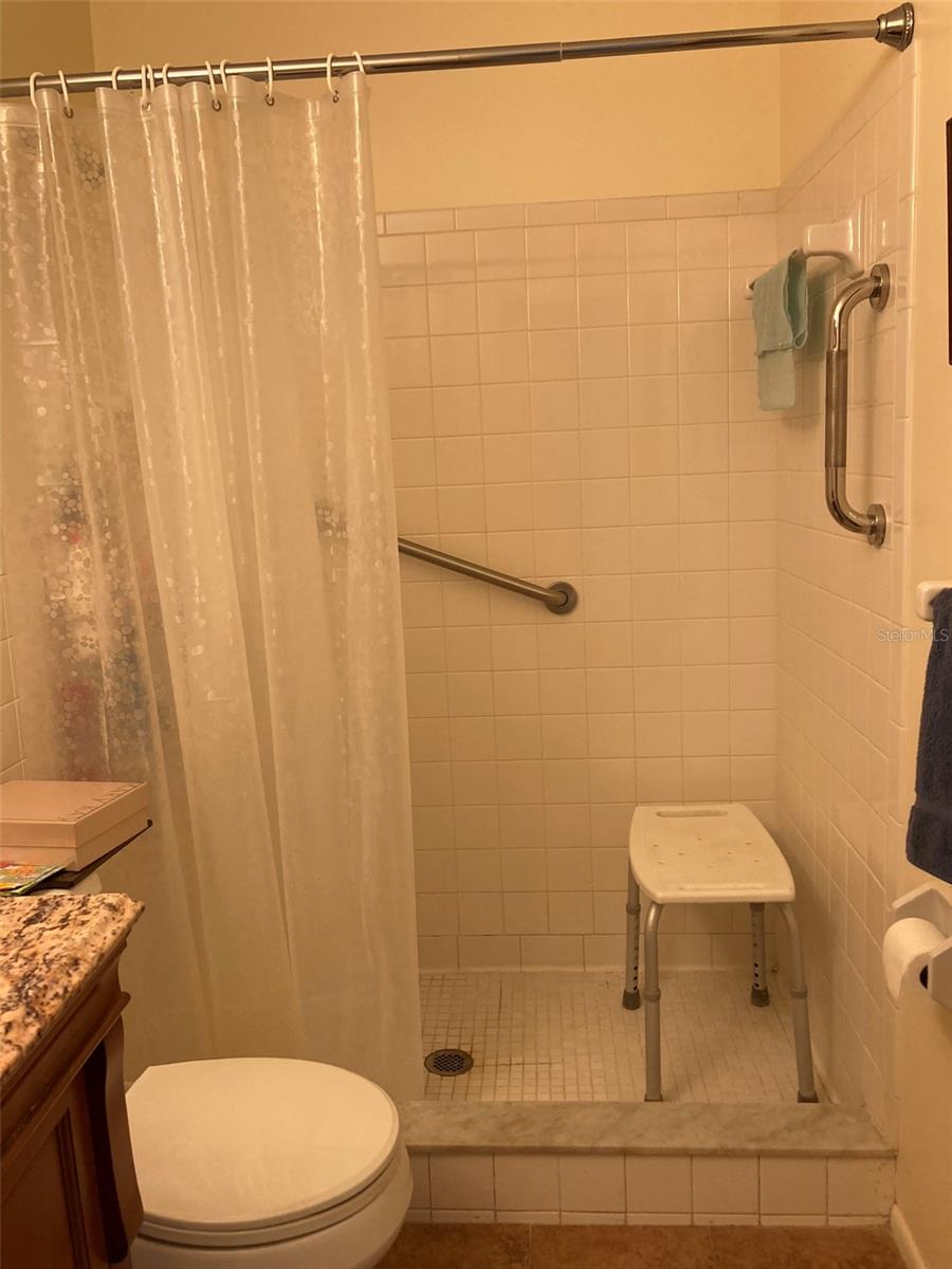 Image 15 of 36 For 5970 80th Street N 412